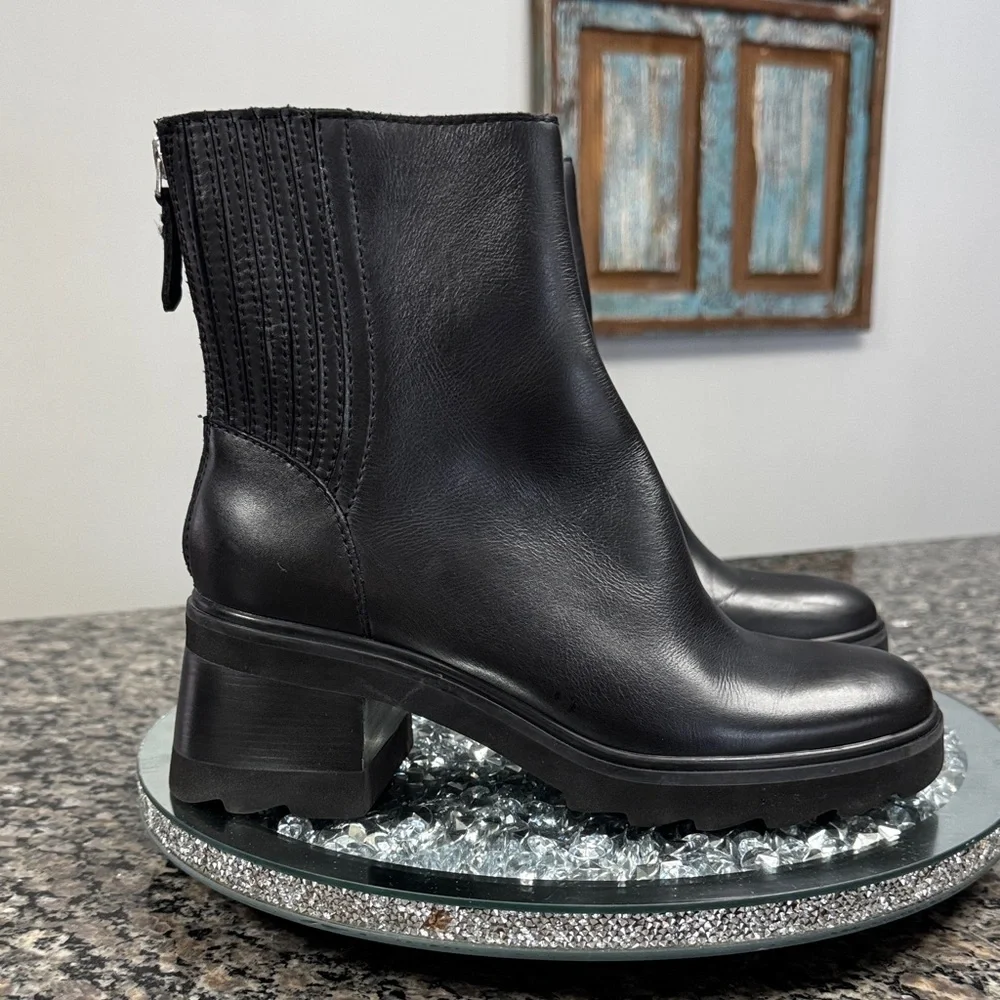 Dolce Vita Black Ankle Boots NEW 8